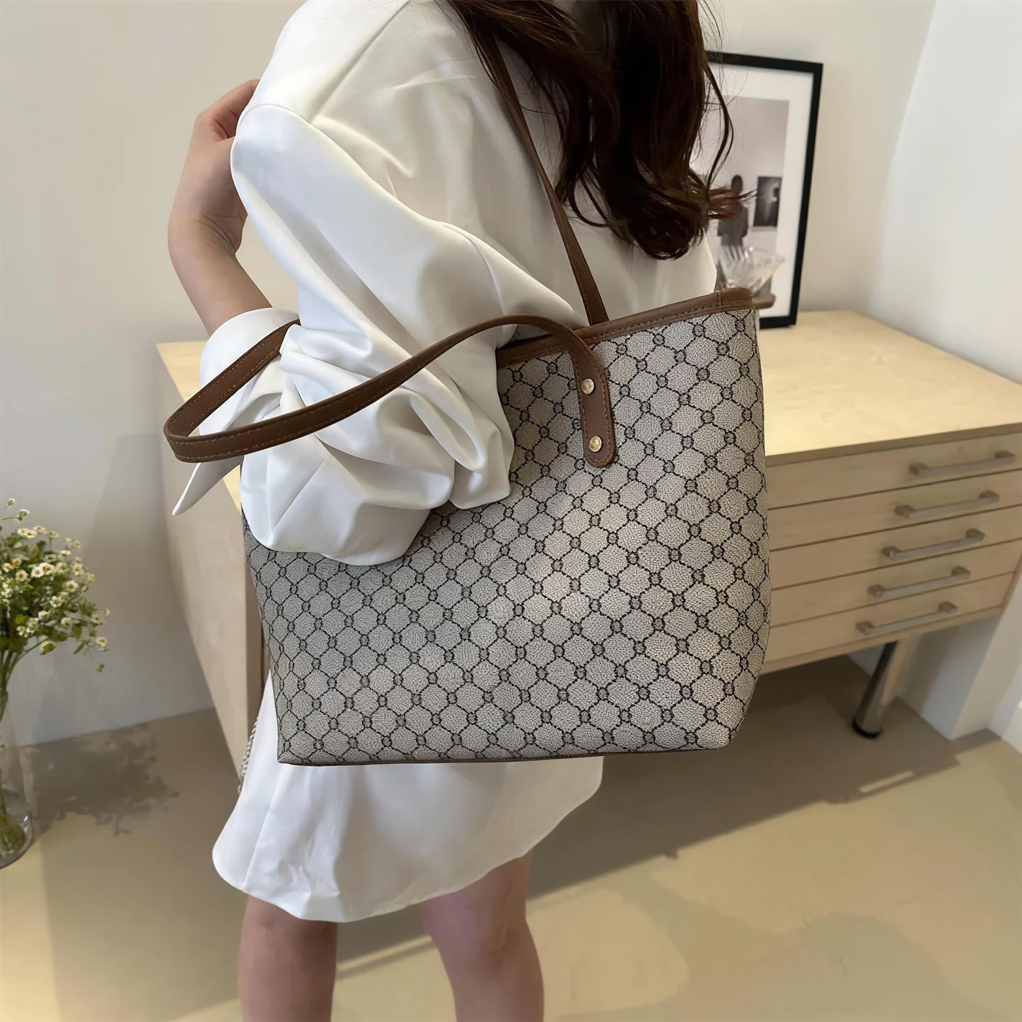 Women Abstract Printed Tote Shoulder Bag with Pouch