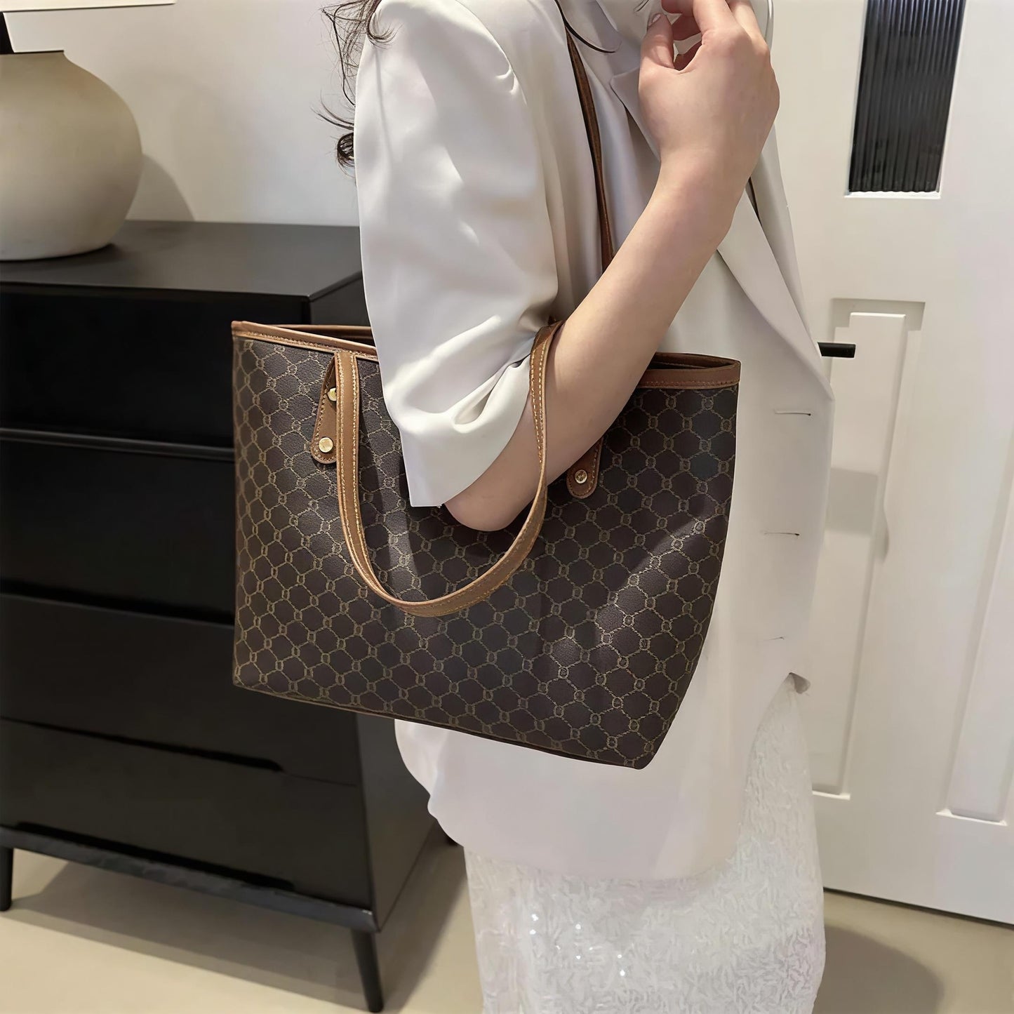 Women Abstract Printed Tote Shoulder Bag with Pouch